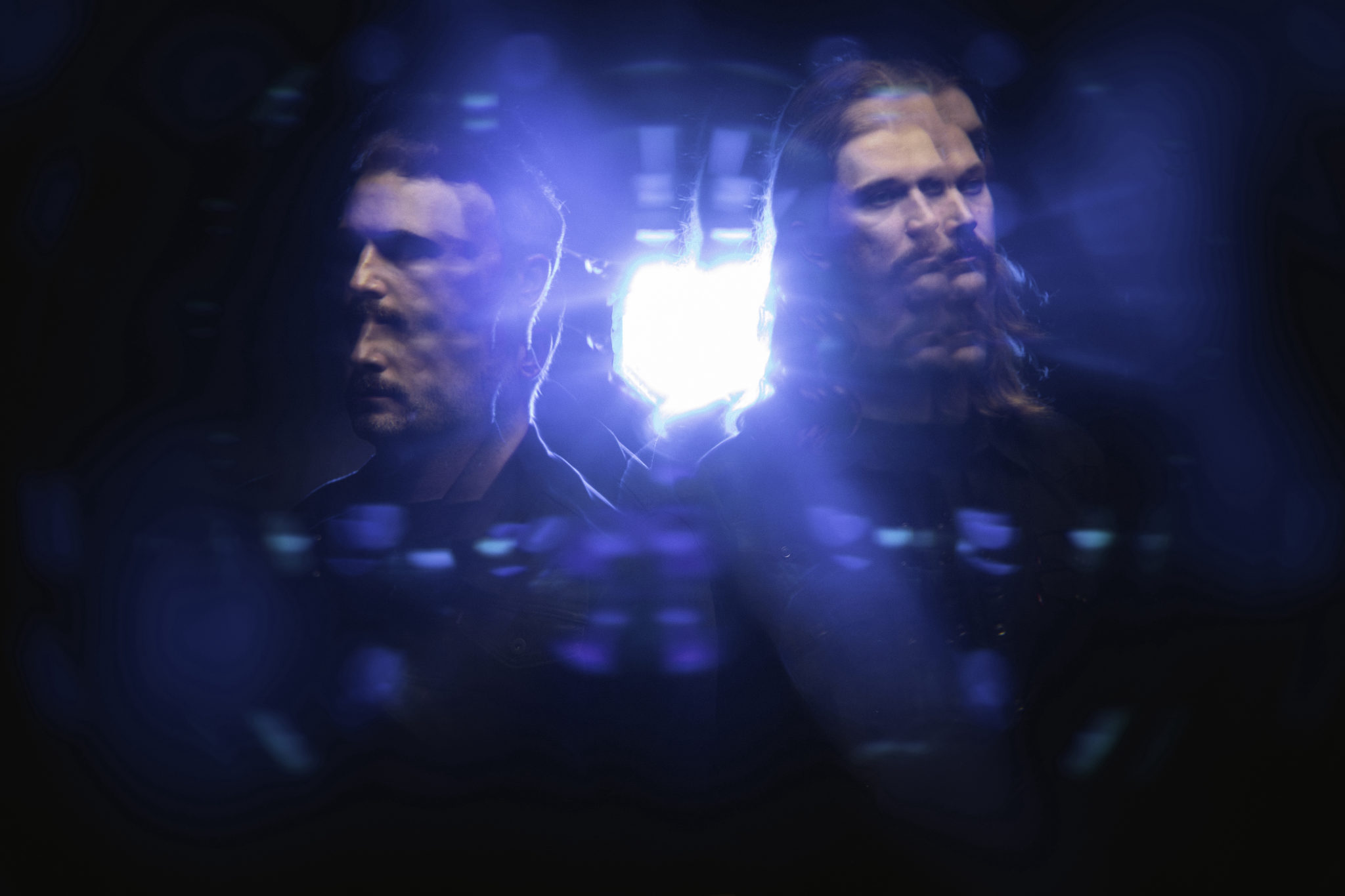 Track Premiere Fliege 'Man is the Warmest Place to Hide' Decibel